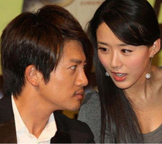「苏有朋」低调了16年 ，47岁苏有朋妻子终于曝光，原来是大家熟悉的她
