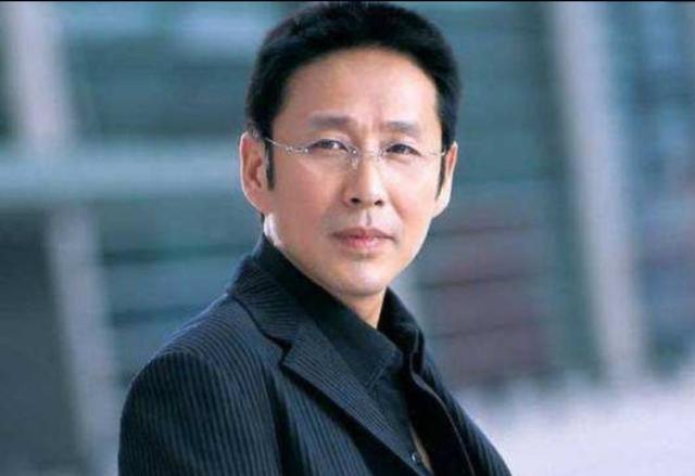 「左小青」16岁退役,4段情史,事业正红嫁大20岁老公,被丑夫独宠10年