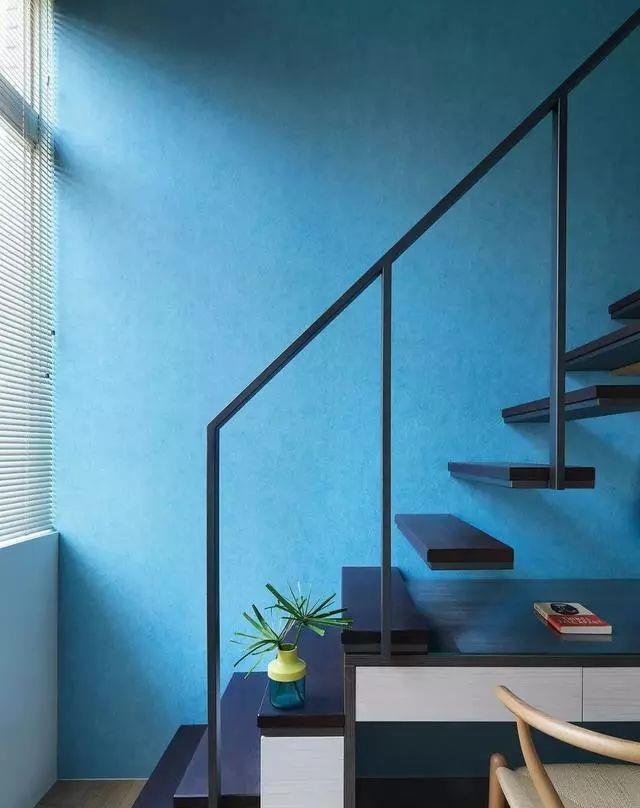 ▲国外正流行的“悬浮式”楼梯，惊艳到我了