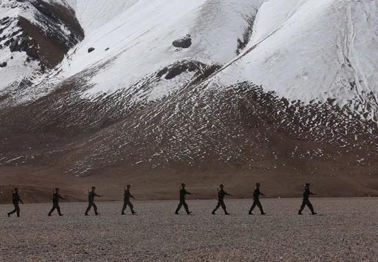 直升机@加勒万河谷两侧对比鲜明,印军直升机遇到无人机,俄:差距太悬殊