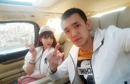 虎牙|虎牙集体发兵，第一神豪点名YY开干！神话Q账户余额被曝，数十亿？