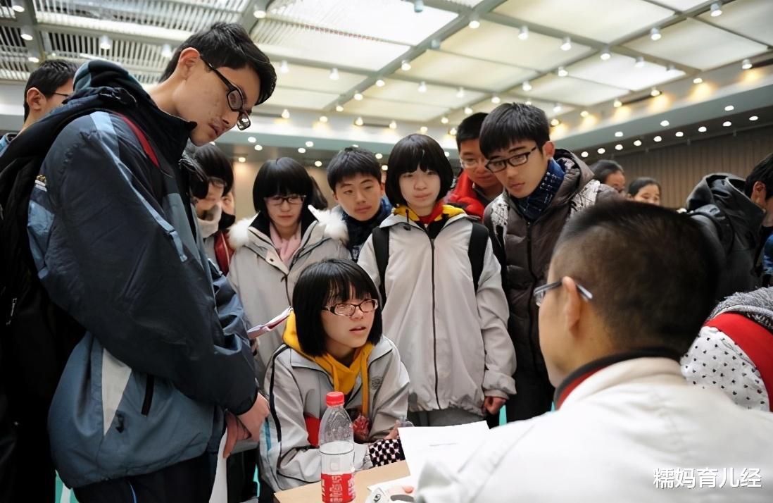 学霸|高中生“最讨厌”的4类同桌，尤其第一类，碰上立马找老师调座