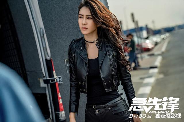 母其弥雅|国庆档最性感女演员，导演夸她像杨紫琼，却被质疑“装武打高手”