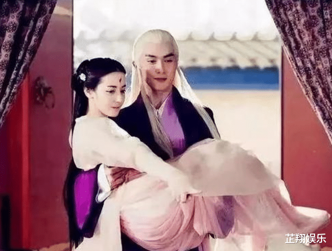 「公主抱」为啥电视剧里“公主抱”那么轻松？当看完花絮后，原谅我笑出猪叫声！