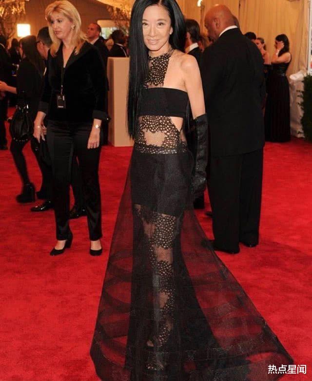 @71岁“婚纱女王”王薇薇晒近照,身材只有17岁,网友都看懵了