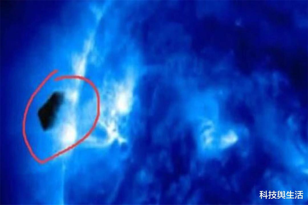火星冲日|NASA拍到“立体飞船”，疑似在太阳附近索取能源，外星人现身了？