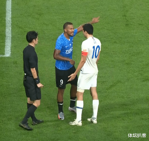 苹果|火爆！中超2大外援激烈推搡，赵旭日怒骂申花队长，贝尼特斯劝架