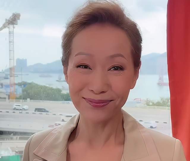 叶童|57岁叶童罕露面，再扮许仙容貌衰老认不出，嫁富商32年至今无后