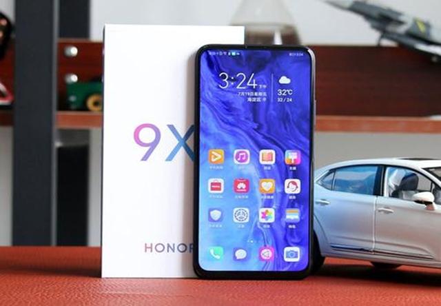 「麒麟810」麒麟810再降新低，跌至949，网友：百元机压力很大