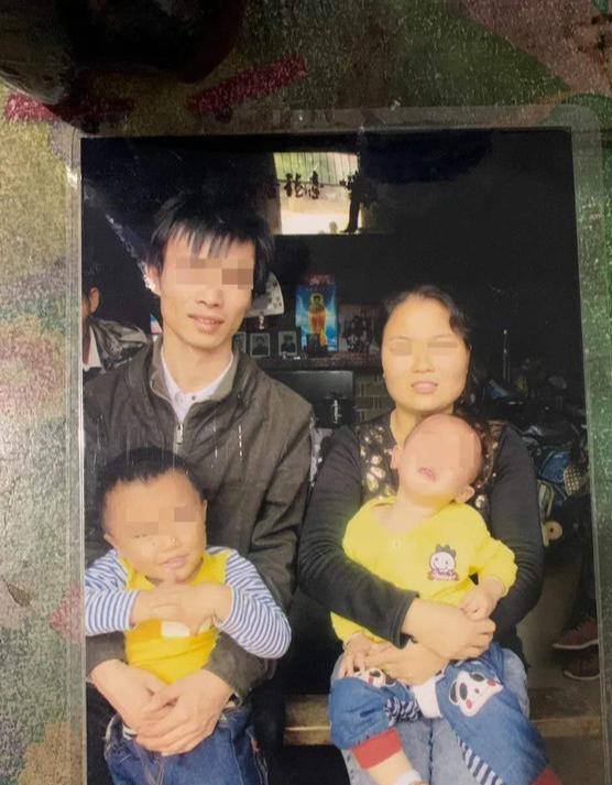 话晴空|江西12岁男孩被爹妈吊打虐死:其母曾发视频称\"母爱最伟大\"