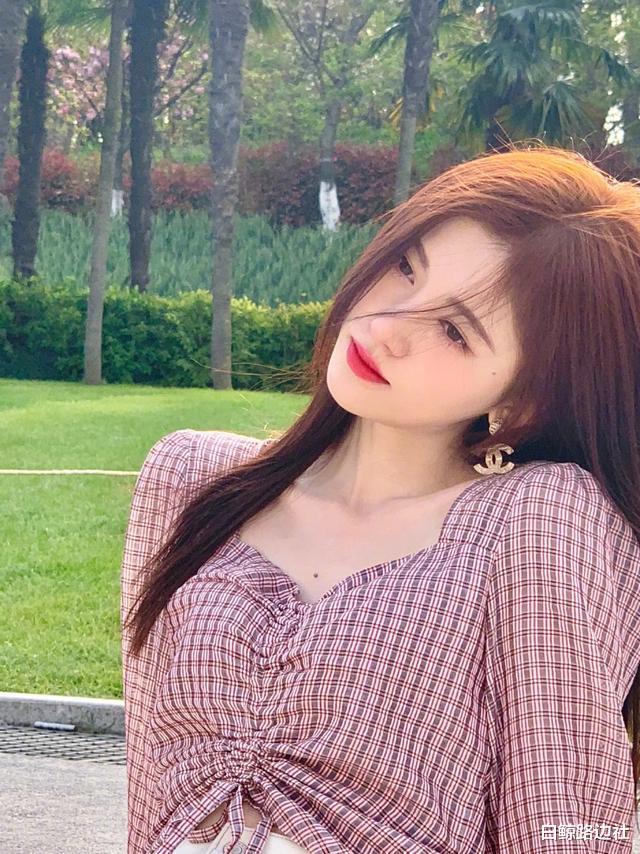 「鞠婧祎」继整容换脸，鞠婧祎连头发都造假，戴假发套掩盖秃头却露出马脚