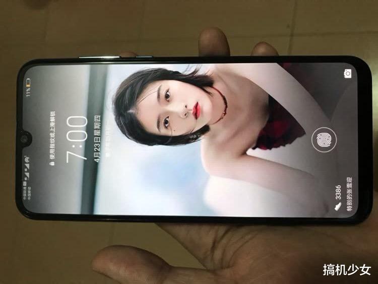 荣耀▲华为真香百元机，屏下指纹+4800万三摄+大电池+20W快充，跌至879