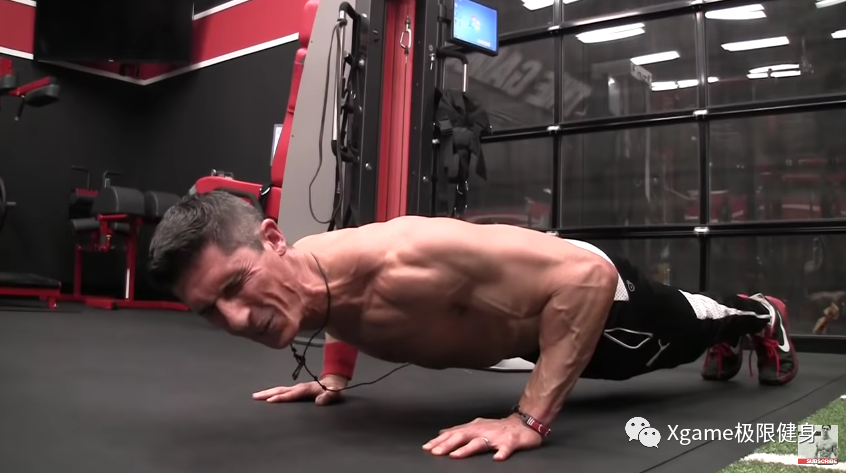 『胸肌』出现这5个迹象，说明你的胸肌太弱了！