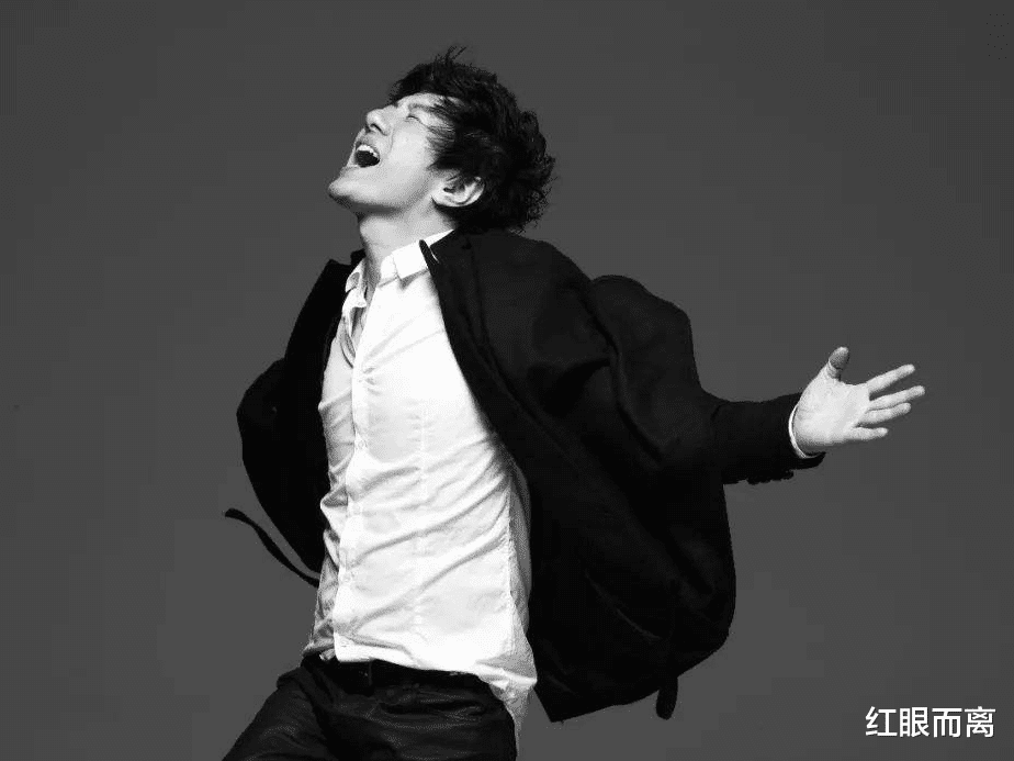 郑钧|郑钧是曾经风靡乐坛摇滚的先驱，现在的他仍受大众支持和喜爱