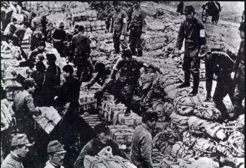 黄显声|蒋介石败退临上飞机前，下达密杀令，密杀名单此人被放在第一位