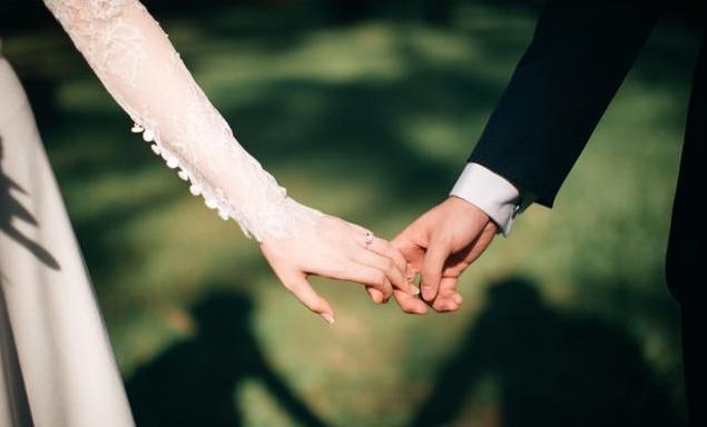 孟非|“穷小子”上非诚勿扰，24盏仅剩2盏，孟非：他爸有164个亿