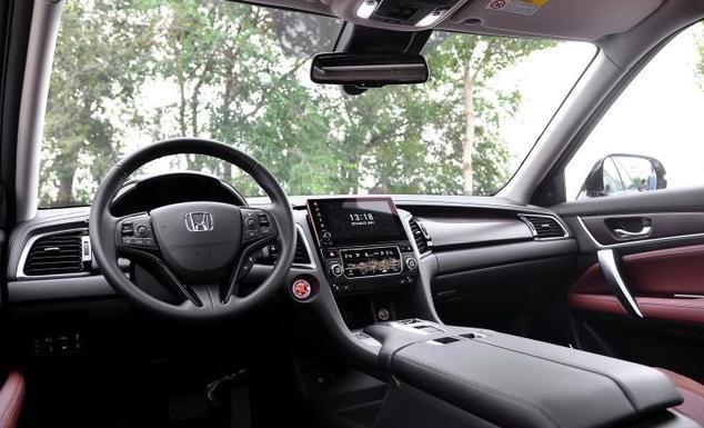 「大众汽车」开完本田冠道，再换到大众探岳上，车主：对比后差距一目了然！