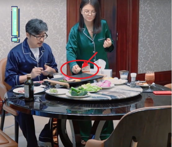 李湘|李湘的少奶奶生活太幸福，鸡蛋不会打，吃饱就睡，王岳伦还愿意伺候