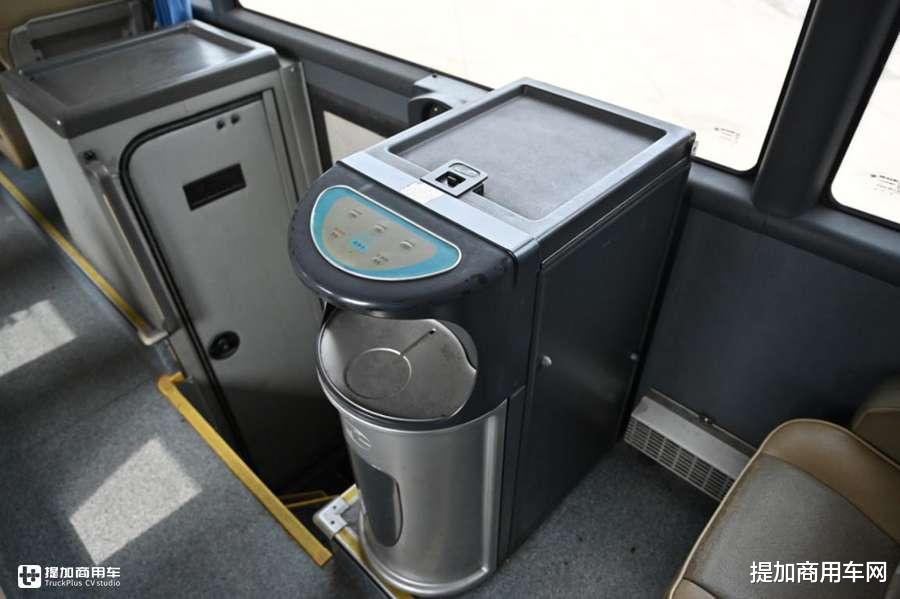 奥迪Q7|座椅堪比沙发，十年前的这款国产豪华大巴，实际是斯堪尼亚底盘？