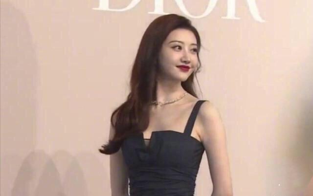 赵丽颖|?赵丽颖被名牌坑惨？迪奥临时修改文案，从“顶级”变“高级”