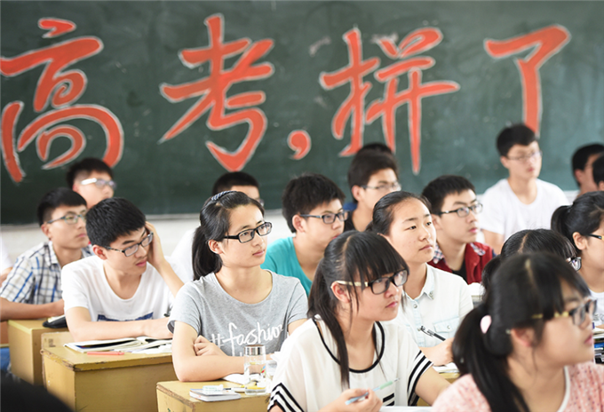 『』中国史上高考分数最高的两名学生,分别考了749和750分,如今咋样了