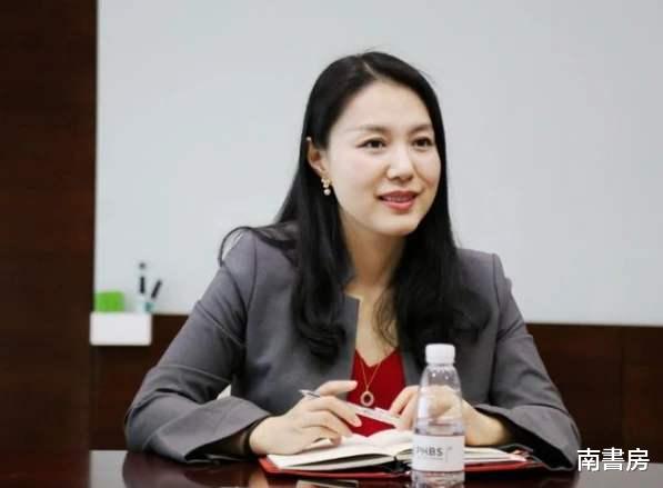 |“最美女教授”史蛟:素颜上课备受欢迎,33岁未婚,学生比她都急