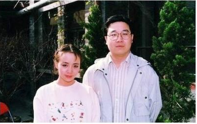 #宋丹丹#1989年宋丹丹首登春晚,英达父亲为何评价为“拿肉麻当有趣”