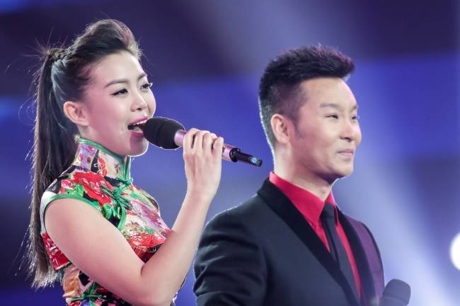 刘和刚|世界小姐亚军战扬,比丈夫刘和刚小十岁,如今一家四口十分幸福