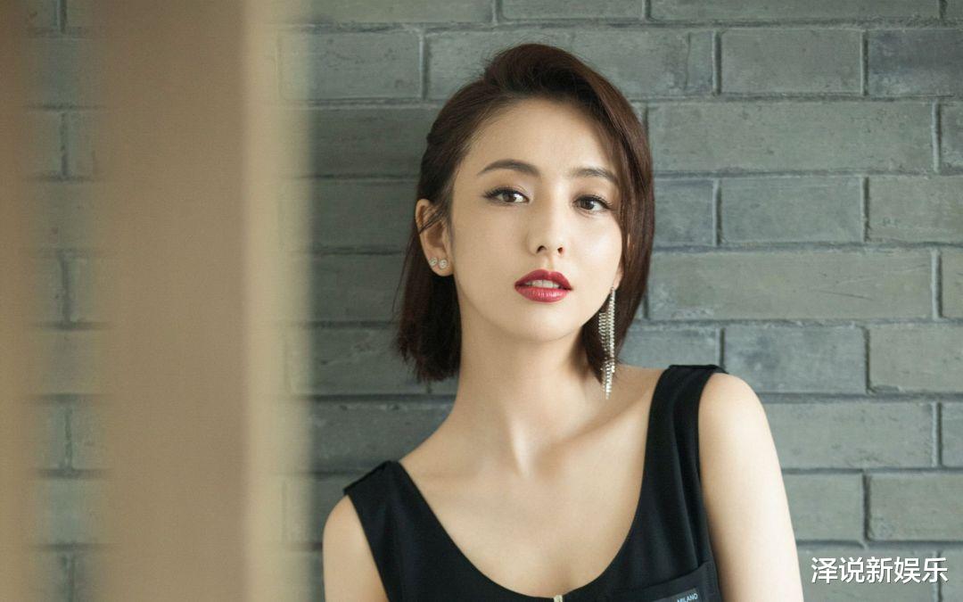 佟丽娅|佟丽娅牵手硬汉男生，陈思诚发博引热议，网友: 难以相信