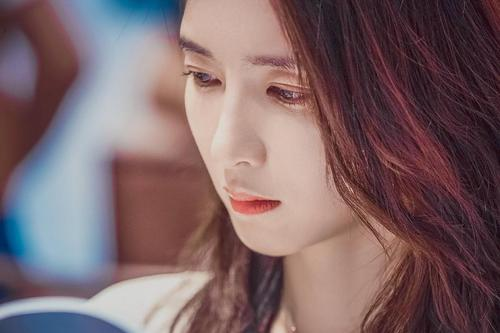 江疏影|江疏影是“全班最丑”, 当看到大学合照后, 网友:神仙班级