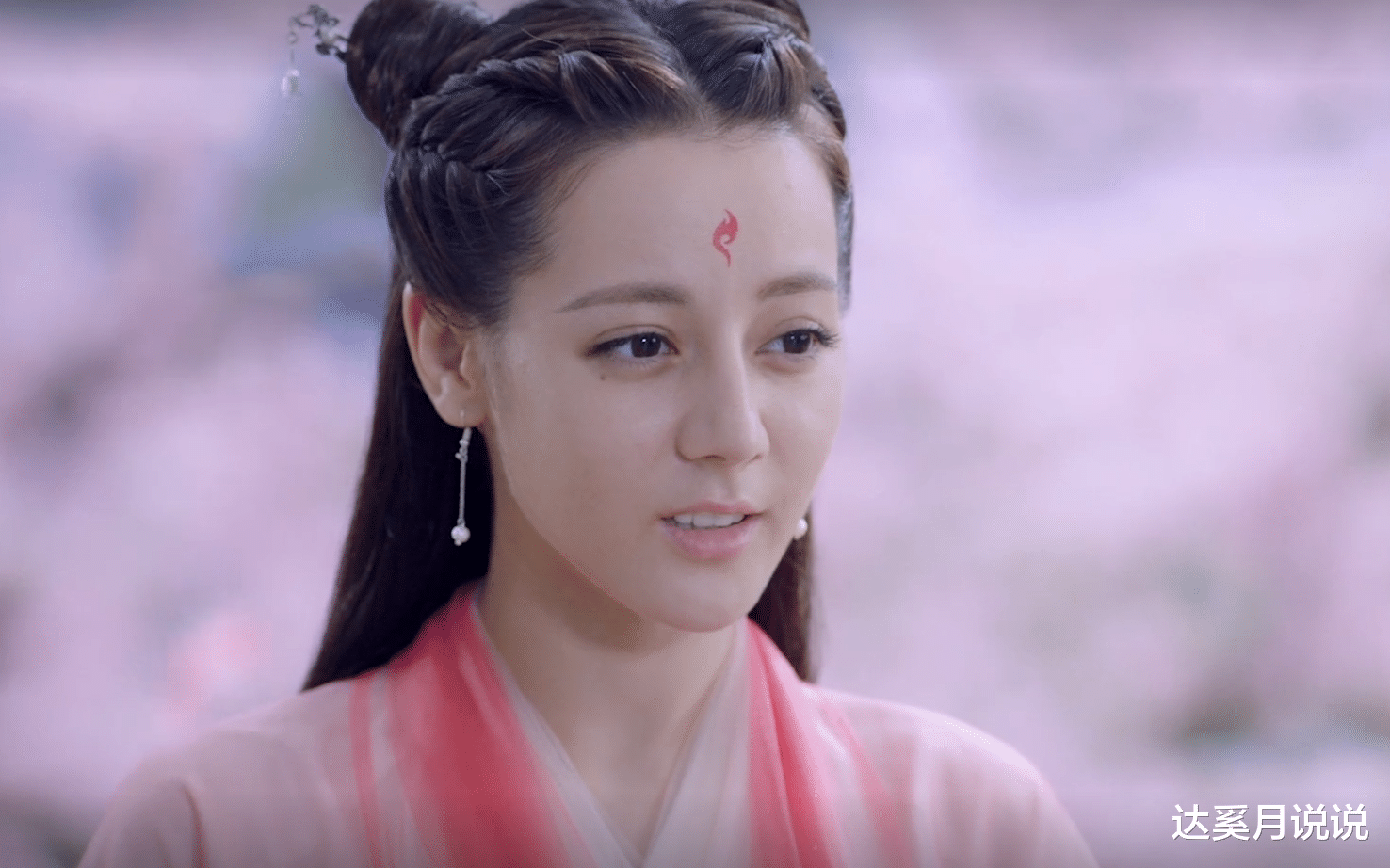 《三生三世枕上书》青丘教育中的三个问题,父爱如山,压得凤九透不过气