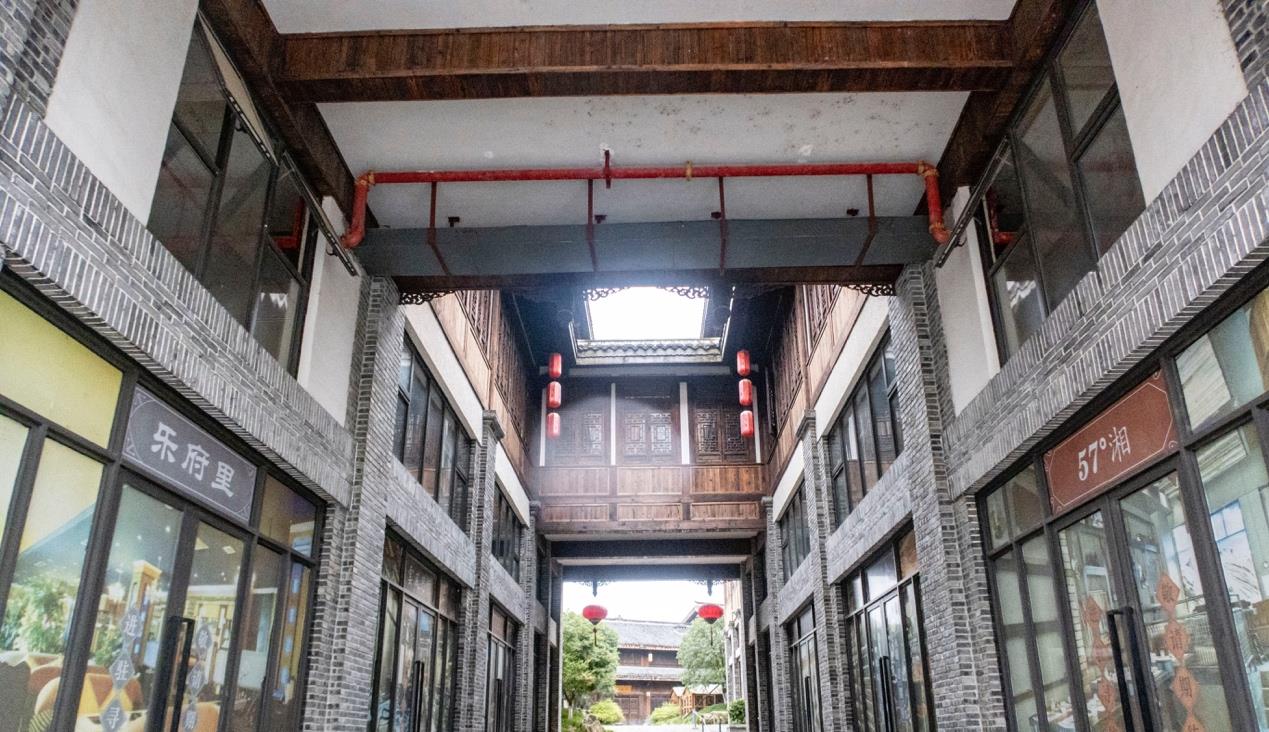 青岩古镇|无人的青岩古镇另一面，没有游客、没有门票，失败了吗