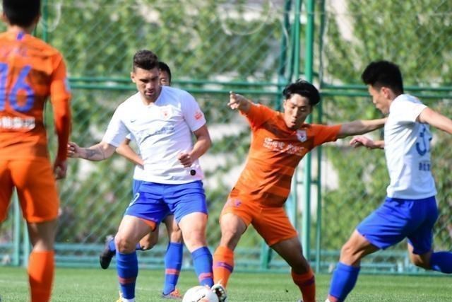 『山东鲁能』鲁能外援近况:有人随队苦练,有人忙着垂钓,不降薪怎能服众