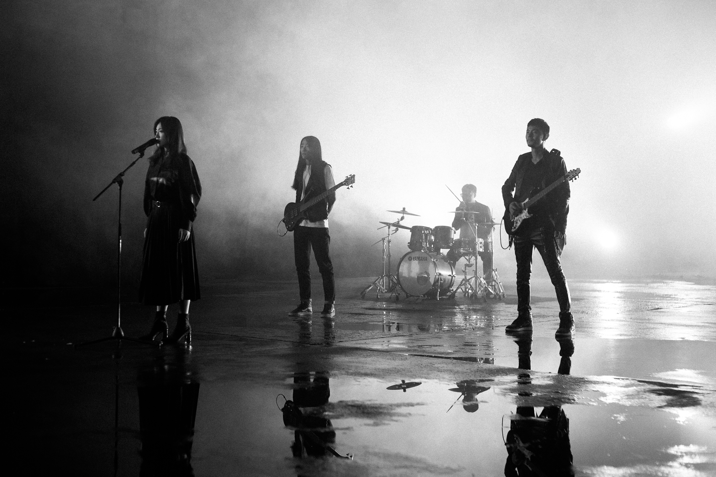 刘郡格@刘郡格全新单曲《打磨》即将上线 暗黑系视觉大片曝光