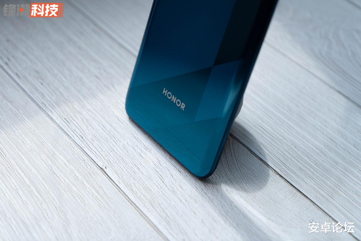 [荣耀]平价大屏 5G 手机先行者，荣耀 X10 Max 评测