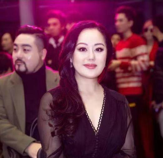 「章小蕙」香港第一“败家女”,败光两位亿万富翁,欠下巨额债款,如今翻盘