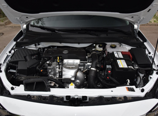 丰田汉兰达|又一合资车沦为“炮灰”，12万狂降至7.79万，四轮独悬，只为活下去