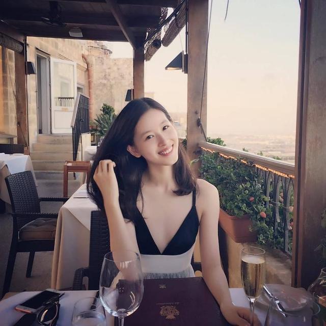 「章泽天」豪门婚姻再起风波，奶茶妹妹资产已有584亿？刘强东终究是输了