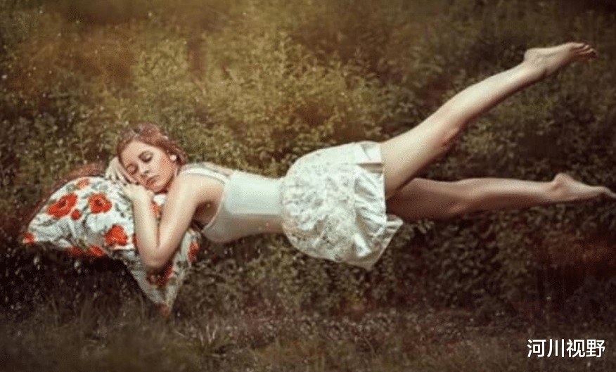 睡眠|女性为何喜欢双腿“夹被子”睡觉？只因这3点，别不好意思！