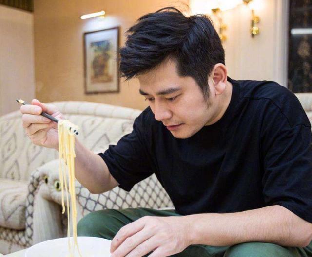 「王一博」王一博重返《天天向上》，天天兄弟花式恶搞，网友说羡慕了！