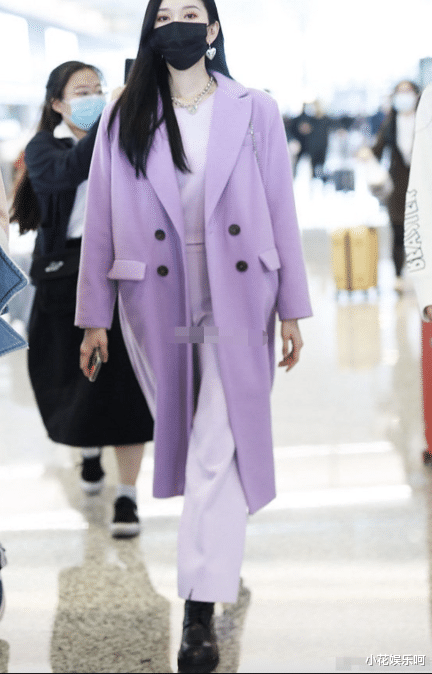 李沁|都是紫色长款呢子大衣，气质截然不同，李沁却穿出了路人的感觉