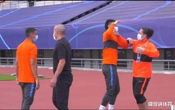 王大雷|兄弟情深！王大雷太坏！见了野牛就打！卡纳瓦罗看呆了