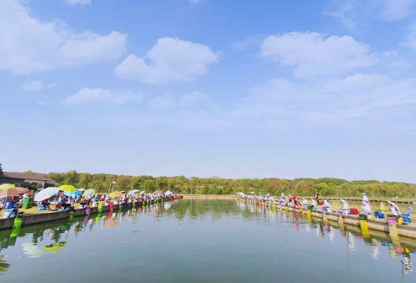 『柏林』武汉被“遗忘”的一座湖，曾因商业开发被污染，现成钓鱼人好去处