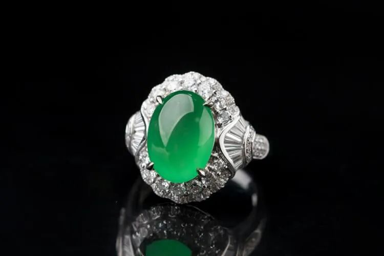 『钻石』为什么中国人爱翡翠，而西方人爱钻石？