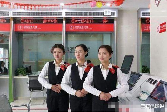 利息|有30万元存款，别再傻傻存定期，银行行长：这样存年利息近2万！