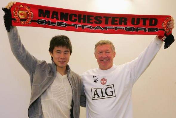 【董方卓】母亲节董方卓晒母子合影却更像兄妹，网友：传说中的董妈太漂亮了