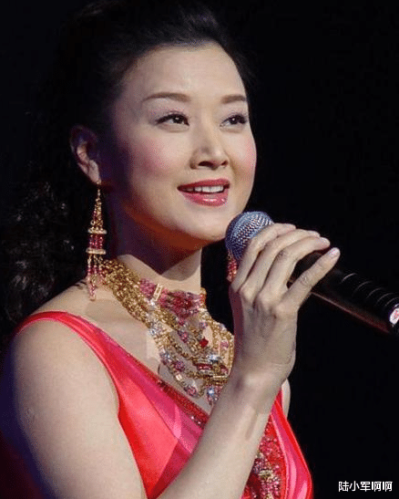 春晚|她是国家一级演员,连登春晚24次,高龄“冒险”生子,如今怎样