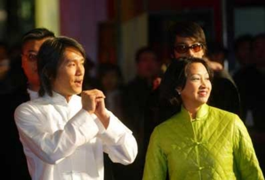 周星驰@她敢数落成龙和洪金宝，后被周星驰三请出山，撑起近2亿票房！