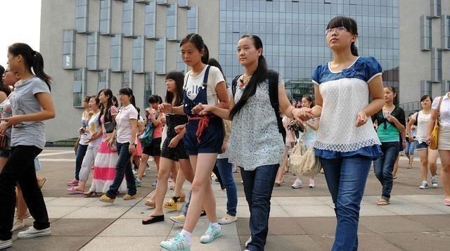 大学|大学最省钱的4类专业,学费便宜生活费少,很多人却嗤之以鼻