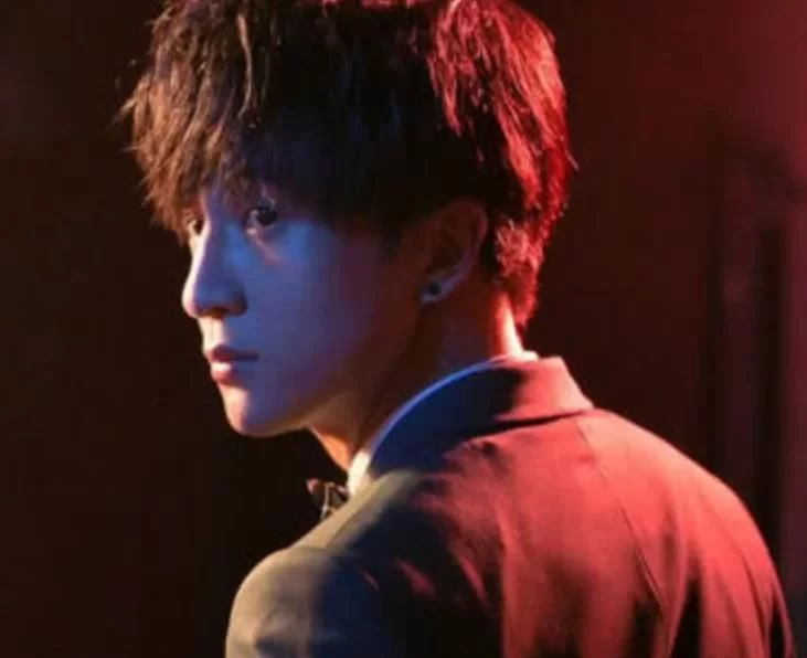 「薛之谦」薛之谦纪念自己的母亲,所以演唱会11排5号座永远不卖